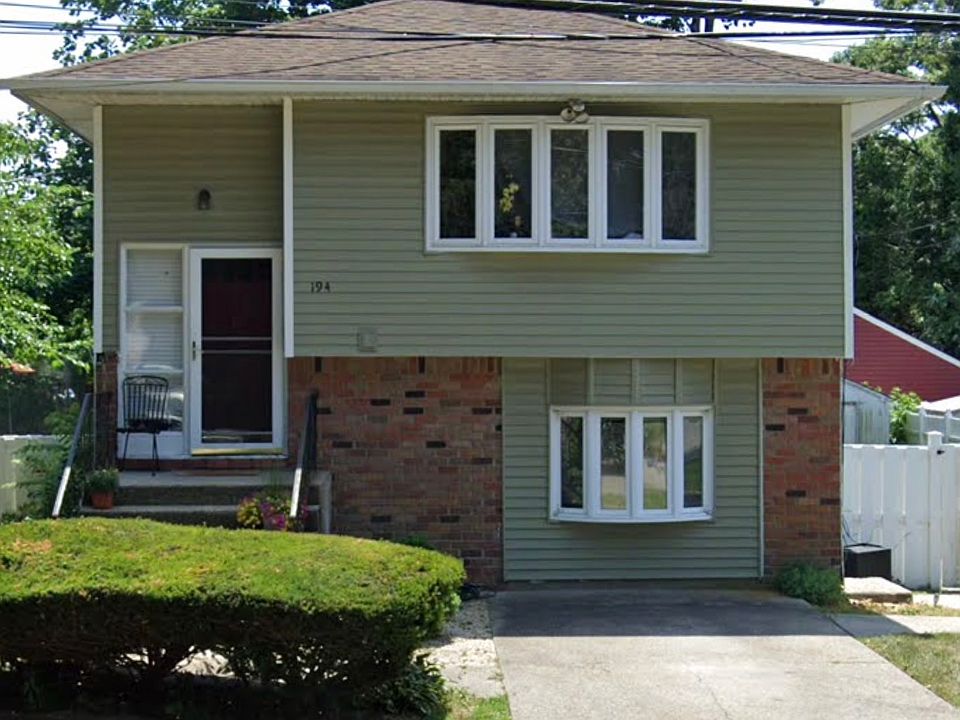 1st image of 270 Ronkonkoma Ave Unit 2