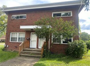 3279 & 3281 Oakwood Dr, Cuyahoga Falls, OH 44221