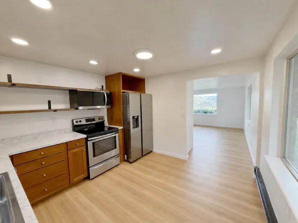 6410 NE 181st St, Kenmore, WA 98028