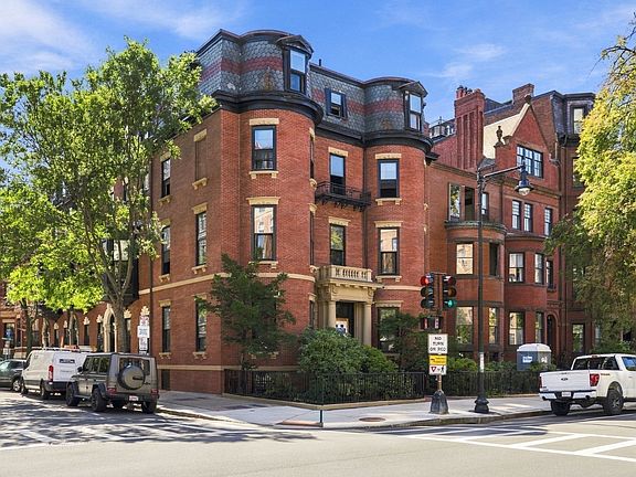 3rd image of 299 Beacon St