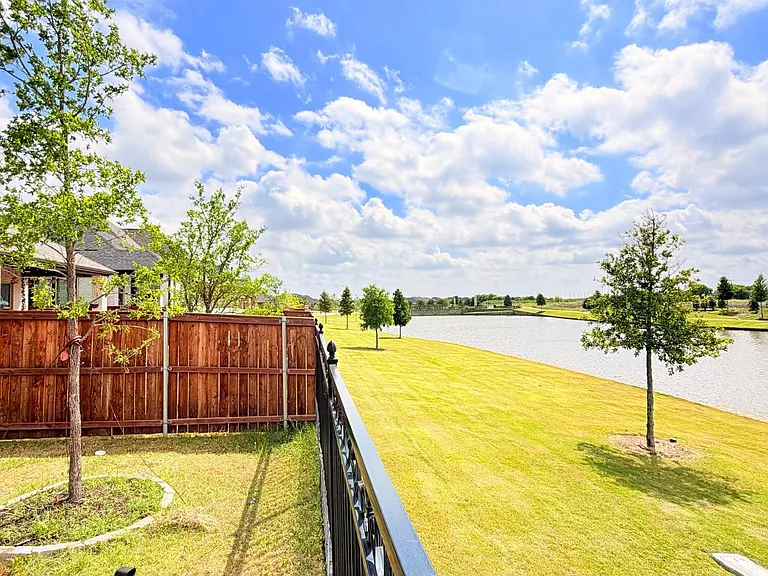 3008 Watterloo Ln — Photo 3