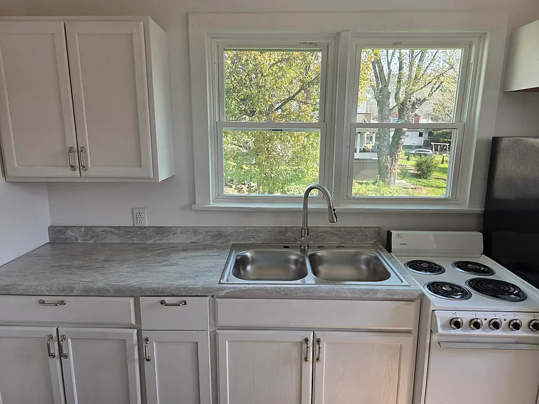 404 Walnut St #C — Photo 8