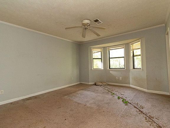 5th image of 137 Spring Valley Cir