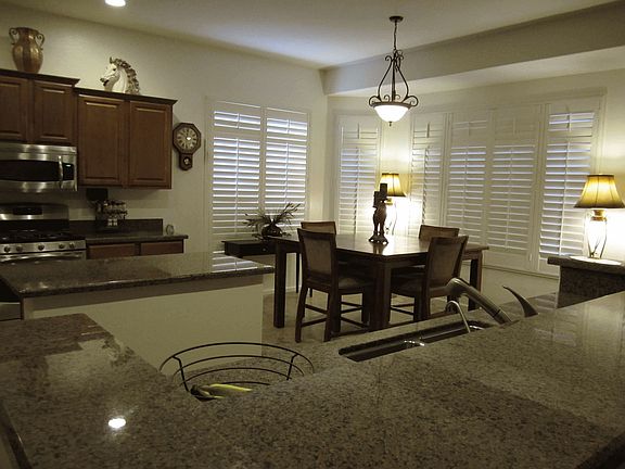 Kitchen, bay window, granite, two islands