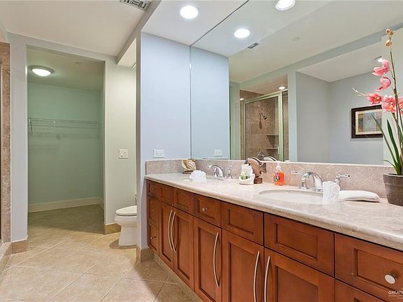 3rd image of 310A Padre Blvd