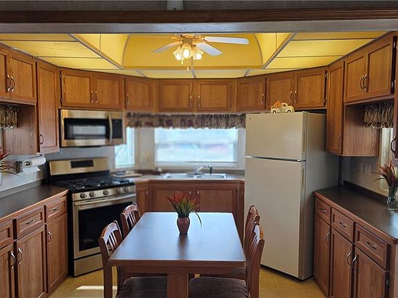 2nd image of 2420 Bobolink Cir W