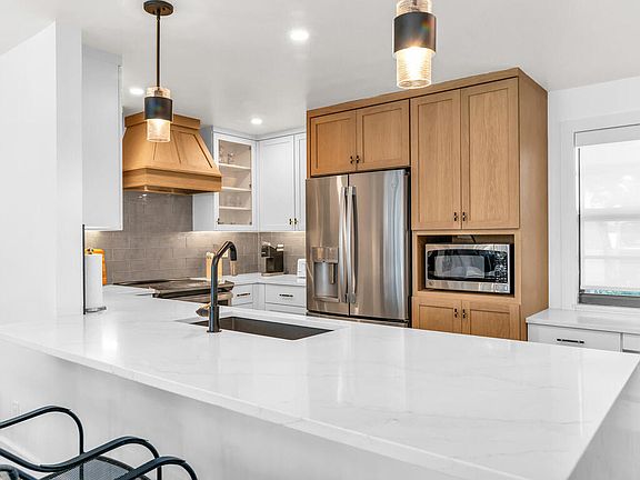 4th image of 880 Huron Ct Unit 108
