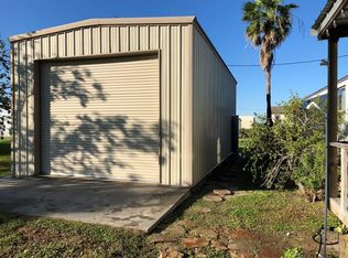 1007 N 7th St, Port O Connor, TX 77982