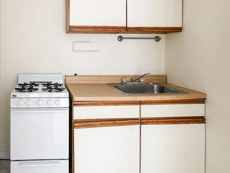 512-20 W. Cornelia — Photo 10