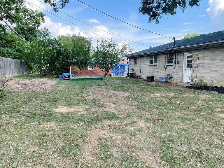 1758 Houston St — Photo 11
