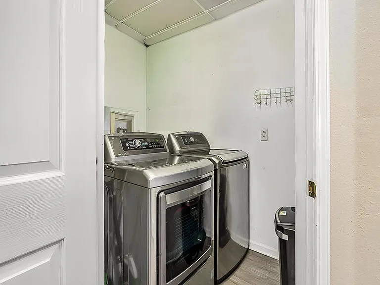 1550 Oakfield Dr — Photo 25