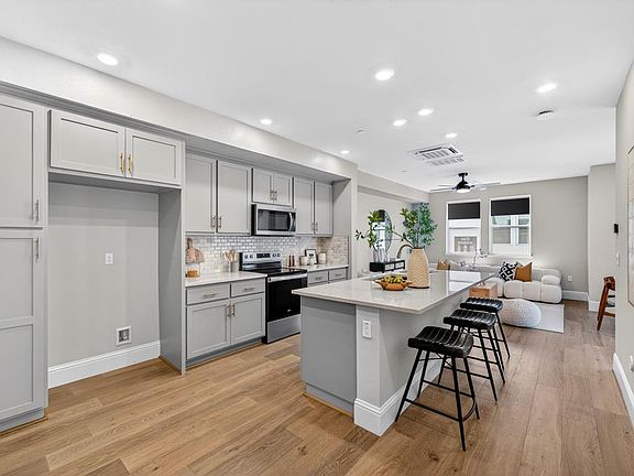 4th image of 586 Redberry Way