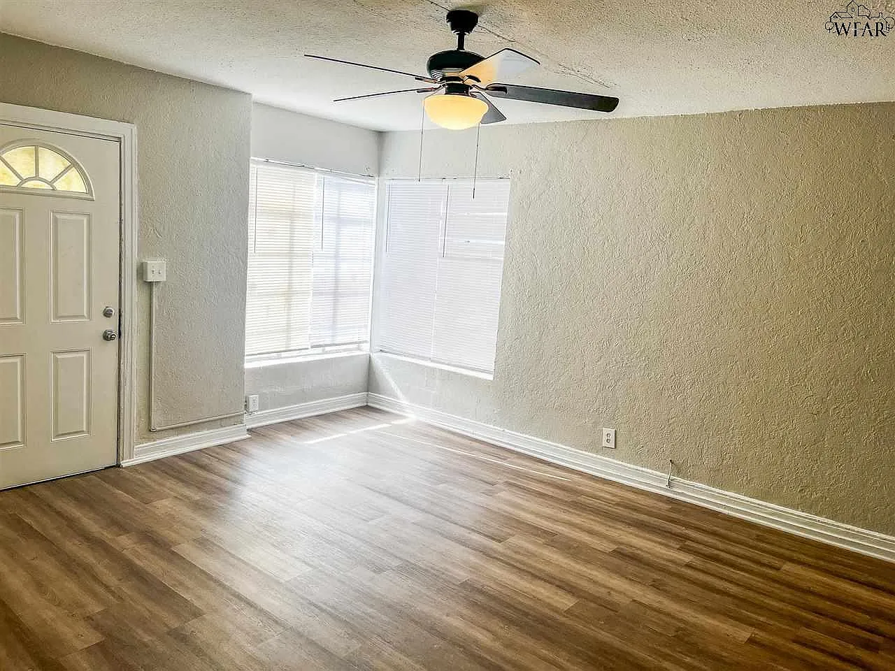 2 bed, 1.0 bath, 1185 sqft, $1,050 — Photo 4