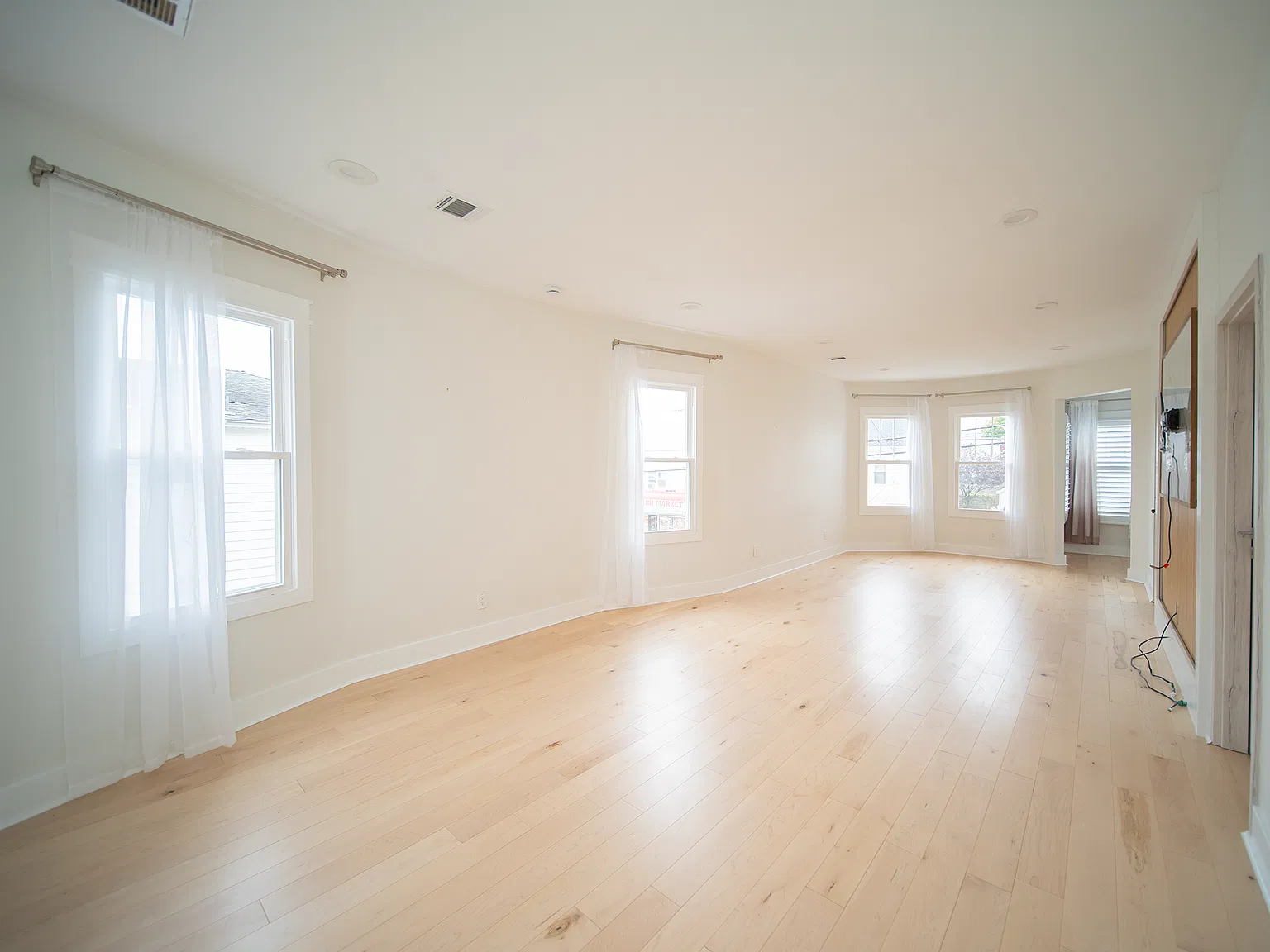 2 bed, 1100 sqft, $2,800 — Photo 4