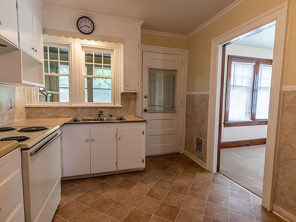3rd image of 46 Sherman St