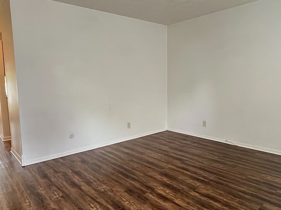 1st image of 402 Forest Ln