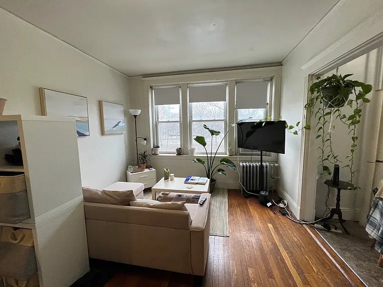 104 Queensberry St #10 — Photo 4