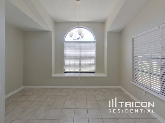 5th image of 2910 Windsor Heights St