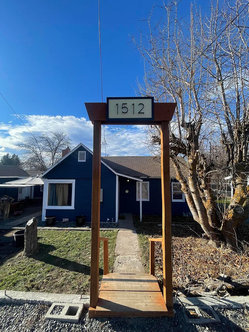 1512 Summers Ln photo 1