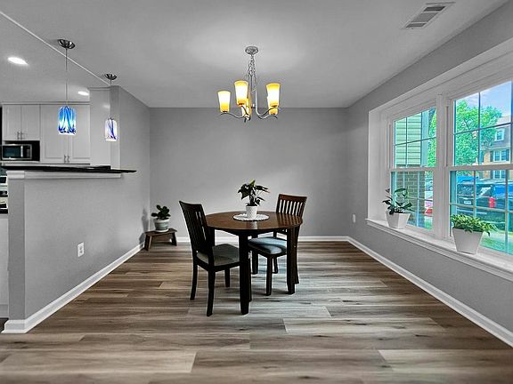 4th image of 7955 Revenna Ln