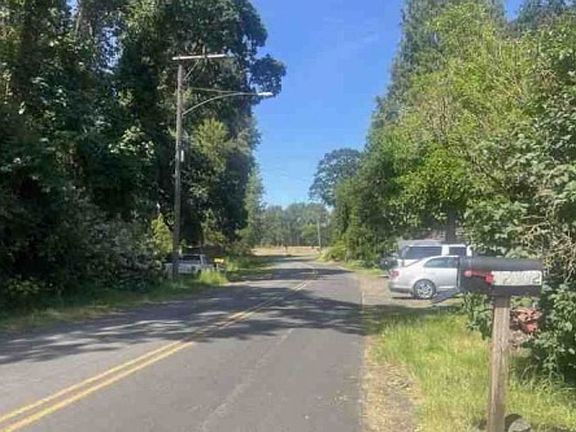 Exterior Neighborhood (street photo)