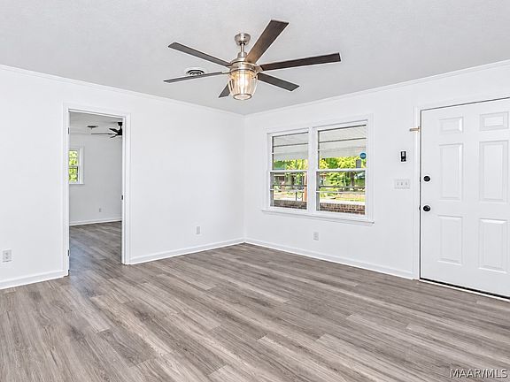 4th image of 4420 Rainbow Rd