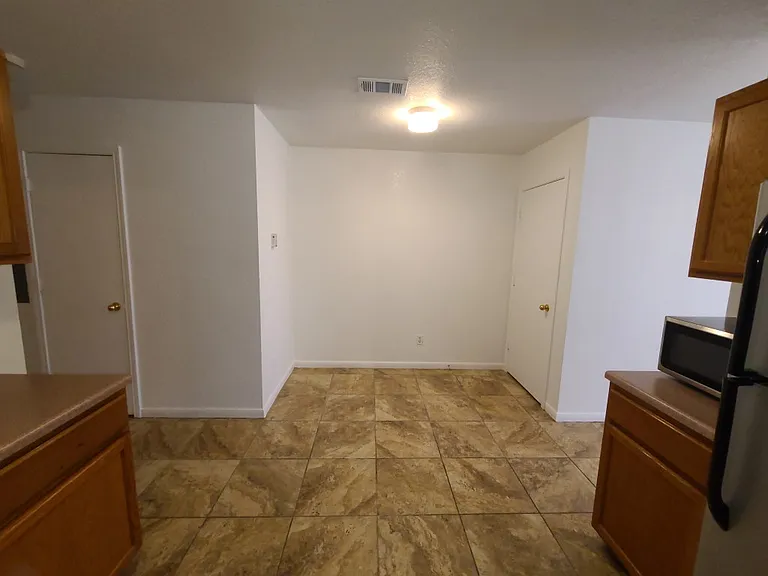 2802C Leroy Cir #C — Photo 7