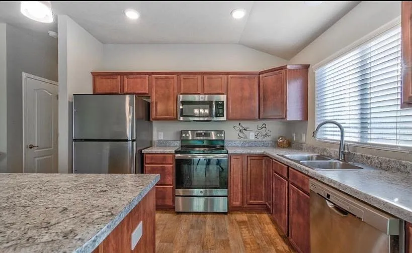 9037 Potter St — Photo 3