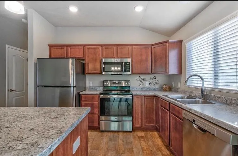 9037 Potter St — Photo 3
