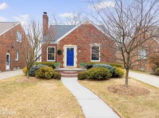 410 Calvin Ave, Grosse Pointe Farms, MI 48236