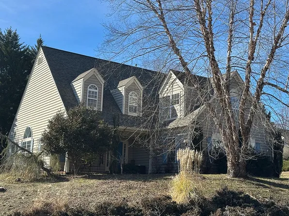 1403 Dunlora Dr, Charlottesville, VA 22901