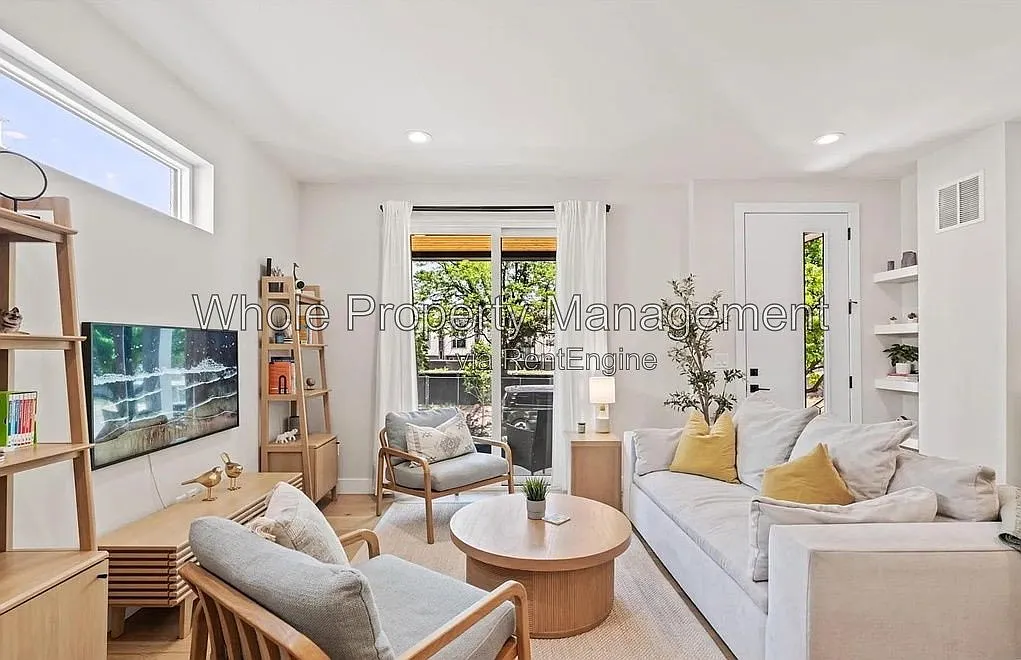 3 bed, 3.5 bath, 2283 sqft, $4,195 — Photo 3