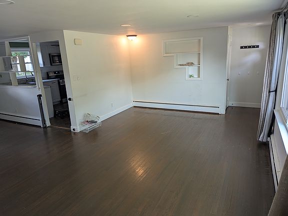 2nd image of 405 Edgehill Rd