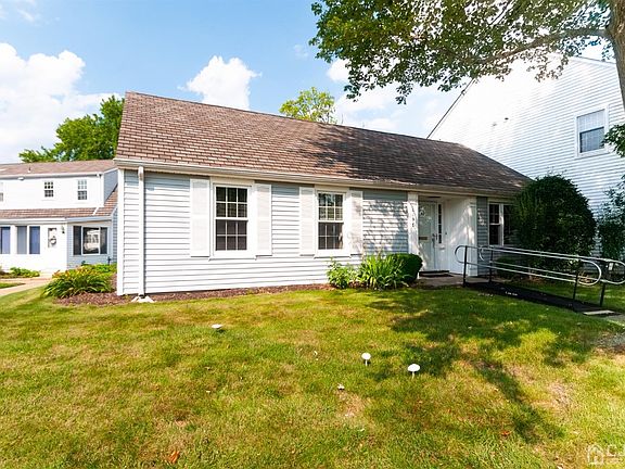 3rd image of 119 Rossmoor Dr #119E