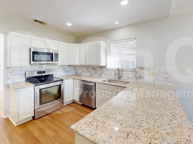 7913 Rice Dr — Photo 5