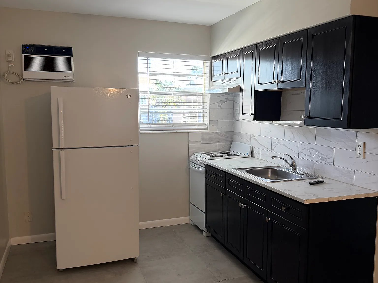 Studio, 500 sqft, $1,690 — Photo 2