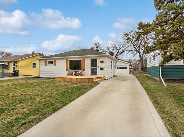 1510 15th St S, Fargo, ND 58103