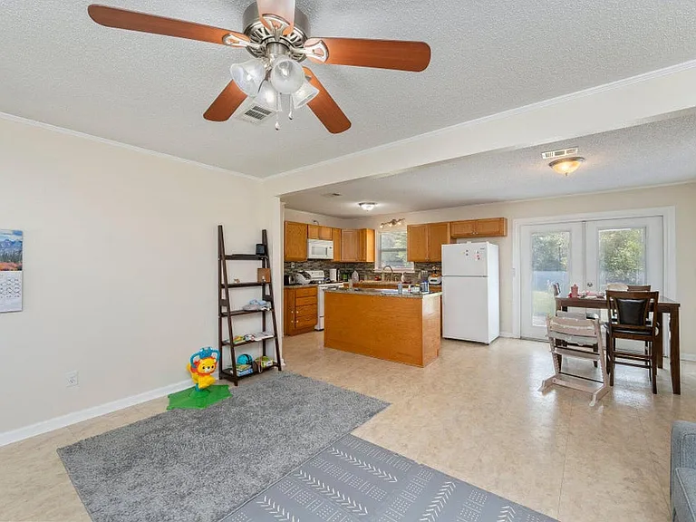 170 Sidney Ave — Photo 11