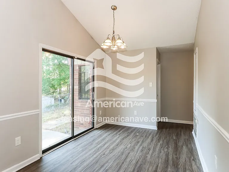 8230_004_dining_room_5.jpg