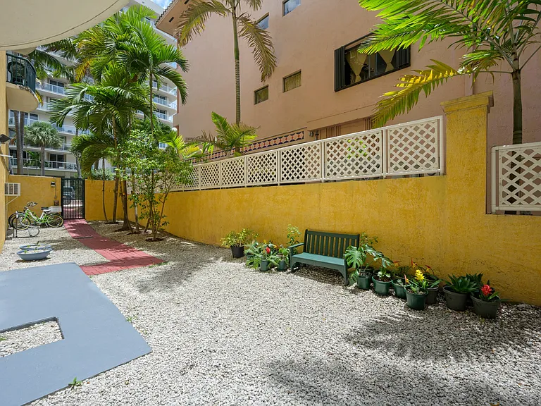 8888 Collins Ave #516 — Photo 19
