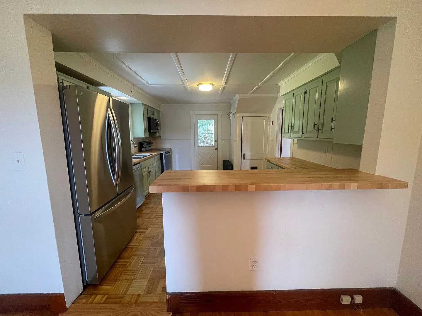 Spacious 4-Bedroom Colonial with Mountain Views North Adams | $2,500/month — Photo 4