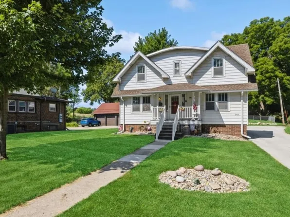 908 37th St, Des Moines, IA 50312