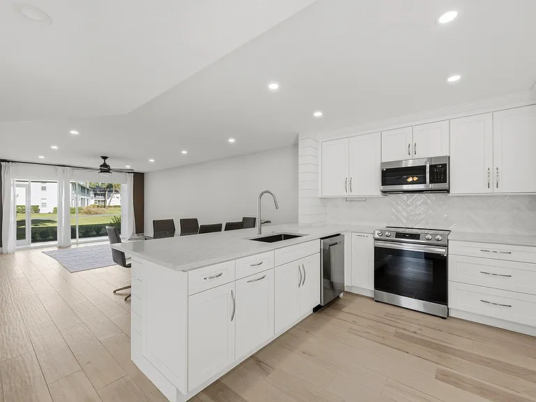 1330 Derbyshire Ct #101 — Photo 9
