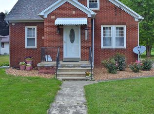 302 E Walnut St, Teutopolis, IL 62467