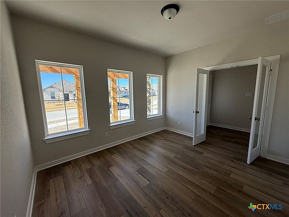 3rd image of 5512 Aurelia Dr