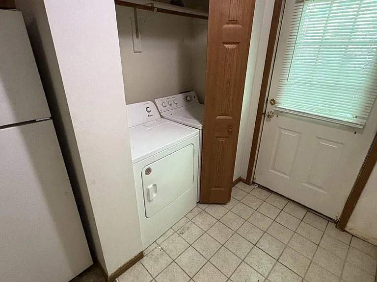 1602 Paris Rd #6 — Photo 9