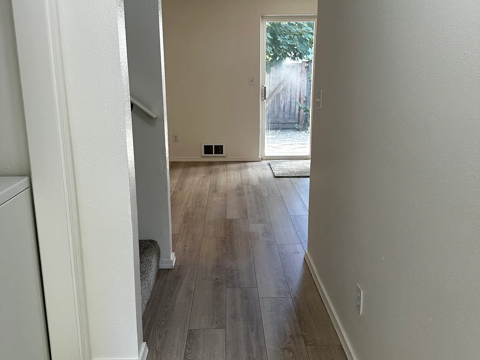 2 bed, 1.5 bath, 1100 sqft, $1,675 — Photo 2