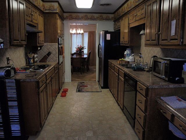 2nd image of 910 Evergreen St