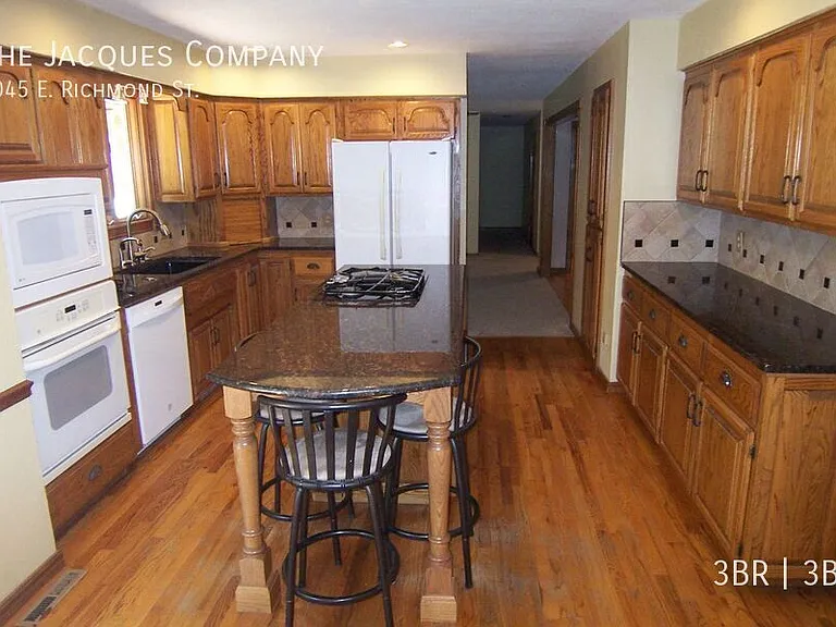 2045 E Richmond St — Photo 14