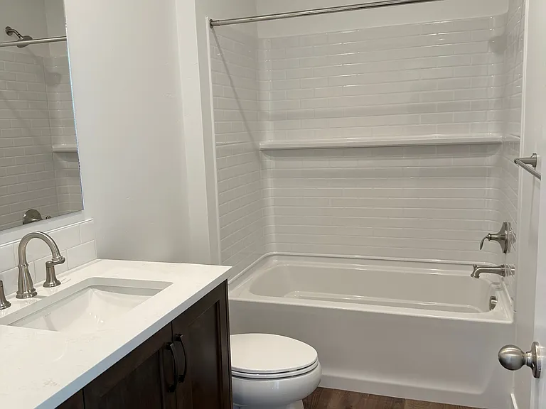 1824 W Roper St — Photo 5